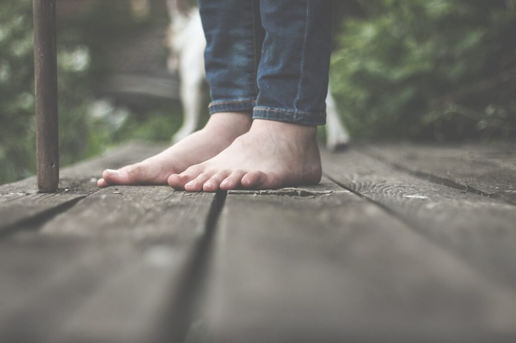 Domowe sposoby na wrastające paznokcie – co pomaga, a co może doprowadzić do zakażenia?