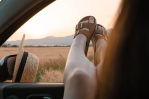 Pękające pięty a choroby przewlekłe. Co mają wspólnego z tarczycą, łuszczycą i cukrzycą?